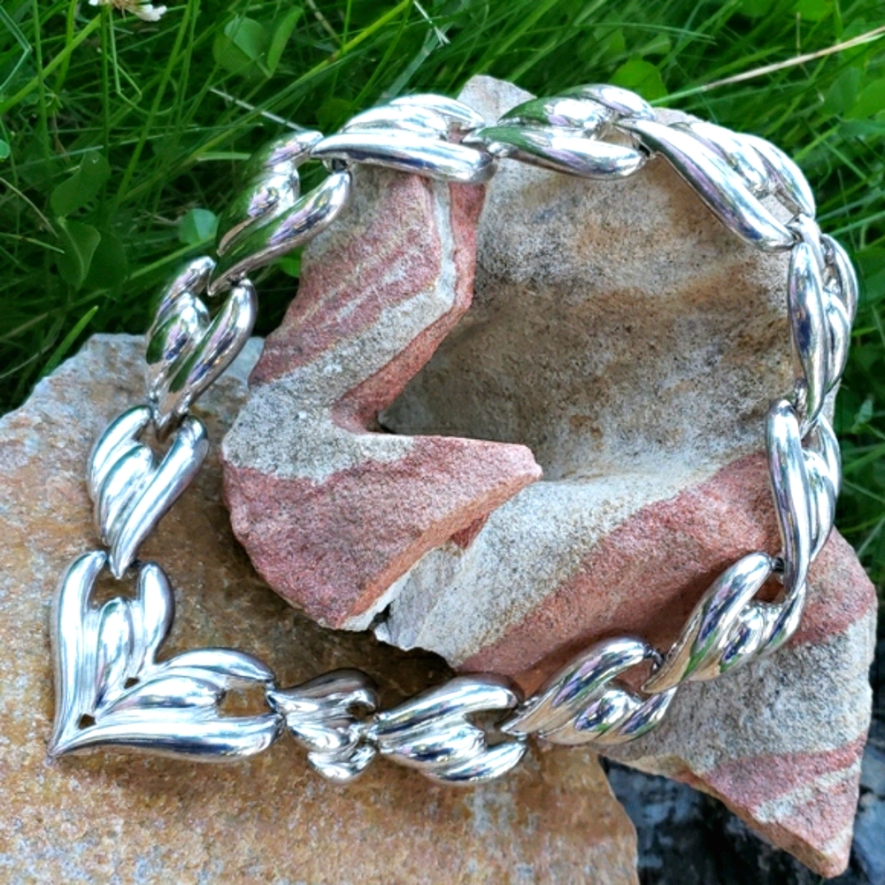 Chunky Vintage High End Stylized Silver Heart Shape Rhodium Plate Necklace - Picture 4 of 14